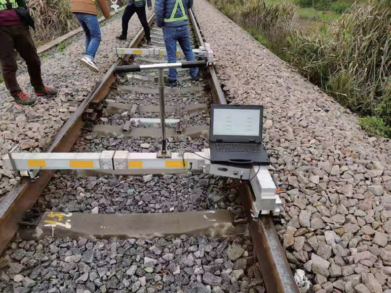 守护每一条铁路，麒麟软件和亿道信息联合发布铁路巡检解决方案